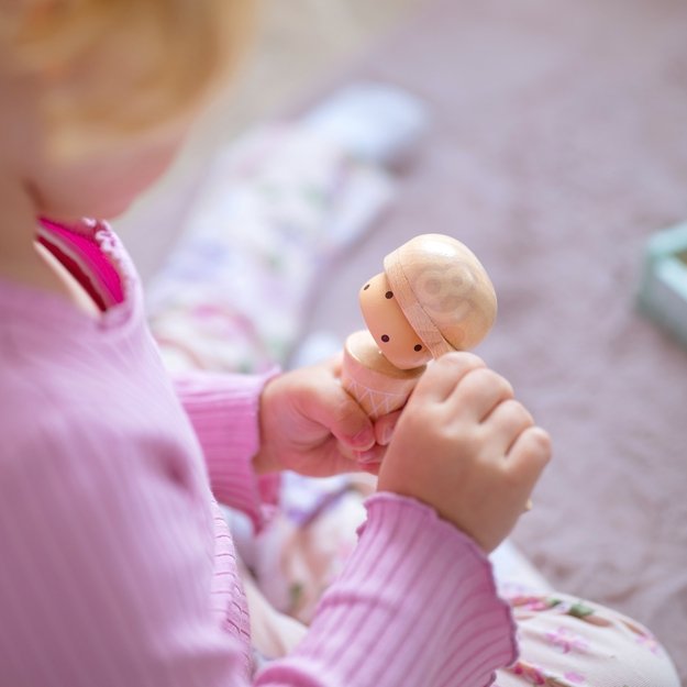 WOOPIE GREEN medinė ledainė – parduotuvėlės rinkinys su ledais, prekystalis (16 el.) 18