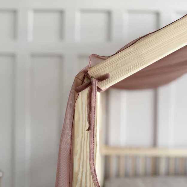 Tiulio užuolaida, baldakimas namelio tipo lovai 19