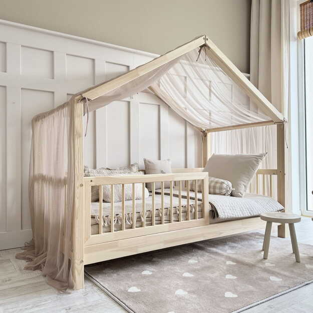 Tiulio užuolaida, baldakimas namelio tipo lovai 10