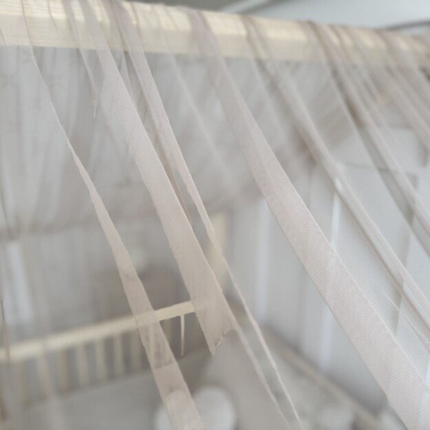 Tiulio užuolaida, baldakimas namelio tipo lovai 12