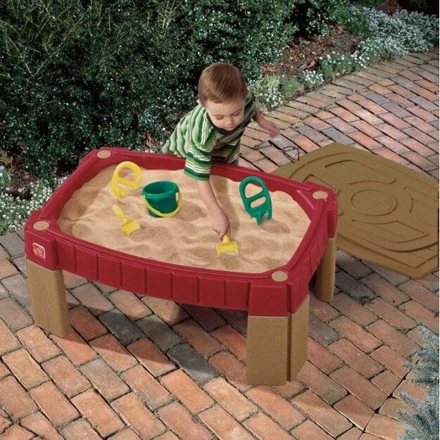 STEP2 didelė smėlio dėžė–stalas su dangčiu ir automobilių trasa 14