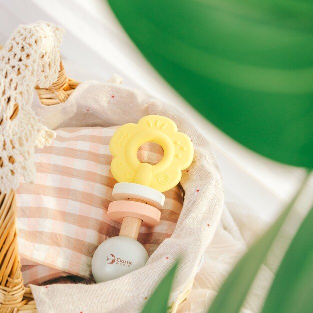 CLASSIC WORLD medinis pastelinis barškutis–kramtukas „Gėlytė“ 2 viename 3