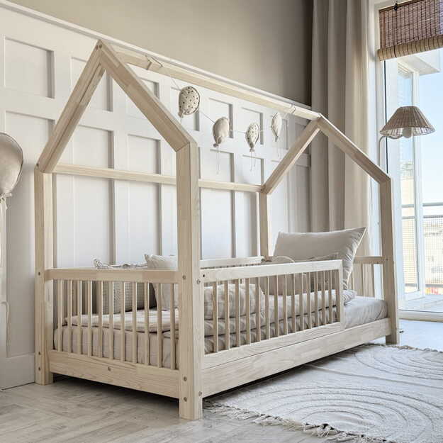 Vaikiška namelio lova „FLORI “ (individualūs išmatavimai)