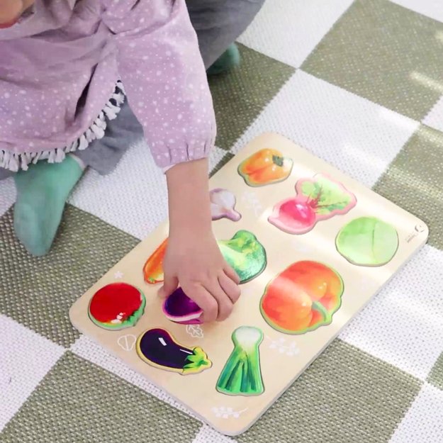 Medinė Montessori daržovių dėlionė