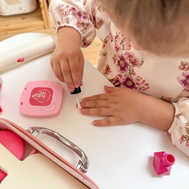 WOOPIE Kirpyklos ir kosmetikos rinkinys lagaminėlyje 2 in 1, 43 vnt. 2