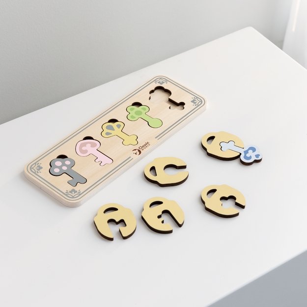 CLASSIC WORLD Medinė Montessori jutiminė dėlionė – Spynelės ir Raktai