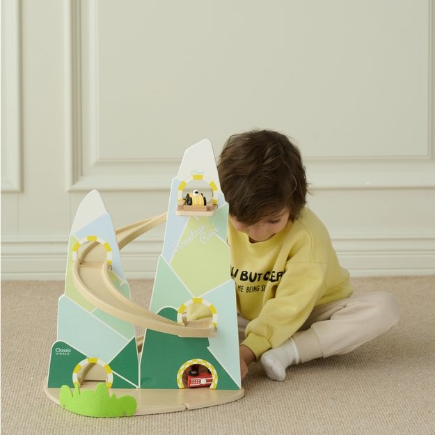 Medinė kalnų lenktynių trasa su 3 automobiliais 3